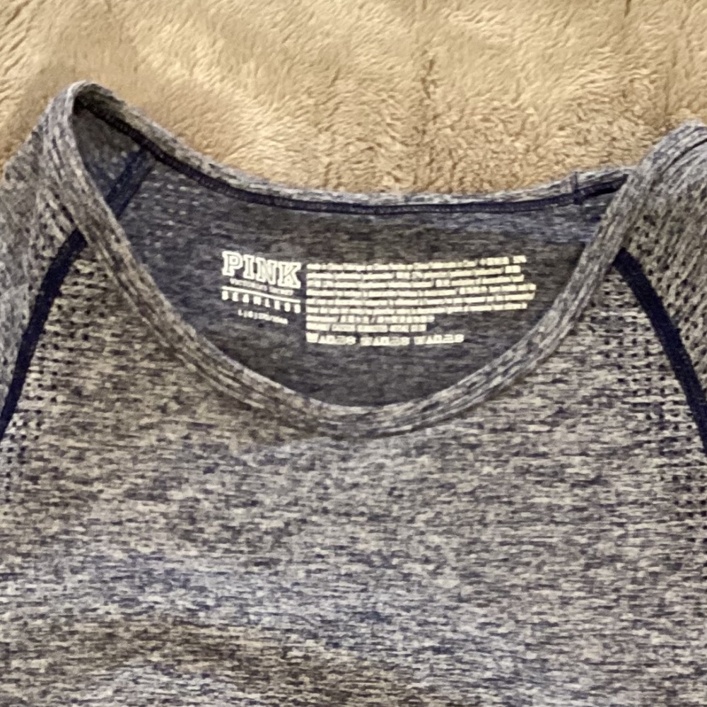 Victoria’s Secret Pink Seamless workout top in Size Large